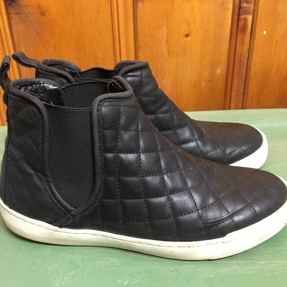 Steve Madden ankle bootie sneakers quilted - Picture 2 of 5
